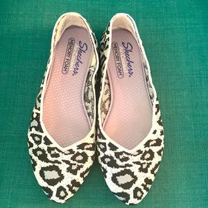 BNWOB Sketchers memory foam flats